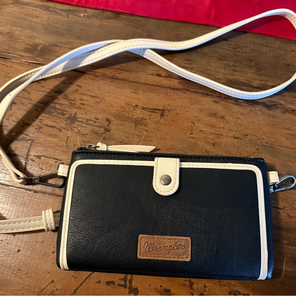 NEW Wrangler Purse Wallet Crossbody